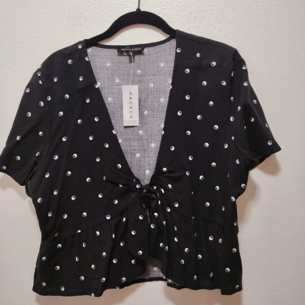 Kendall & Kylie Black Peace Sign Crop Top NEW Large